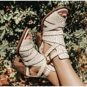 FREEBIRD By Steven Claw Leather Sandals White Python 9